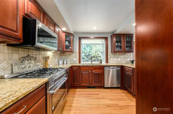 4020 Creek PL, Mount Vernon, WA 98273