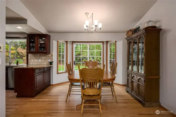 4020 Creek PL, Mount Vernon, WA 98273