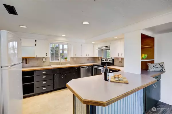 15518 110th AVE E, Puyallup, WA 98374