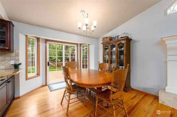 4020 Creek PL, Mount Vernon, WA 98273