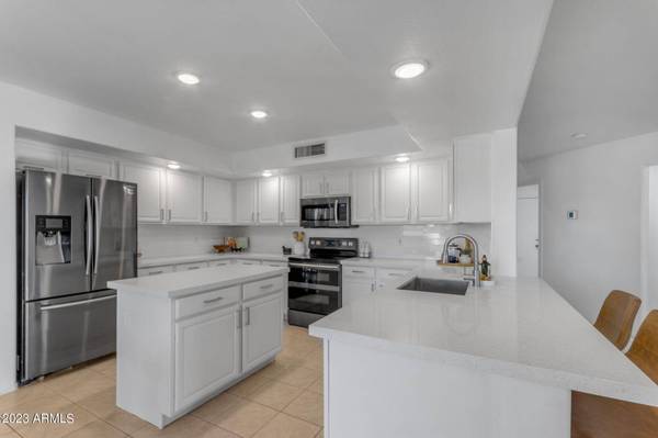 2610 E CATCLAW Street, Gilbert, AZ 85296