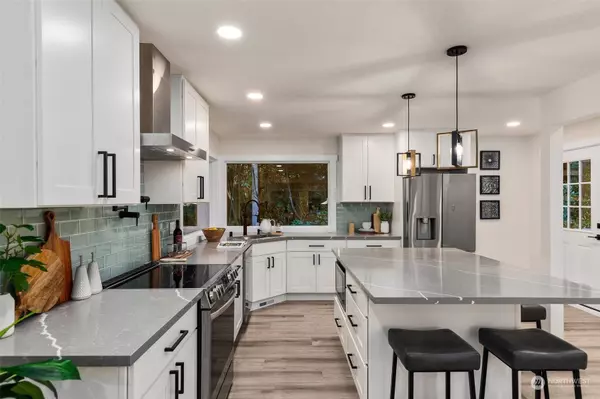 17601 12th PL SW, Normandy Park, WA 98166