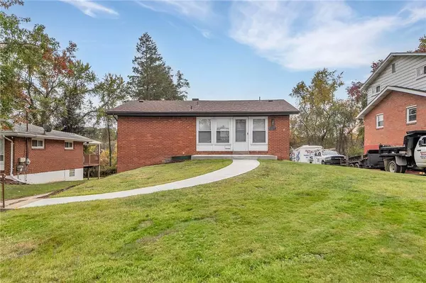 3758 Evergreen Dr, Monroeville, PA 15146