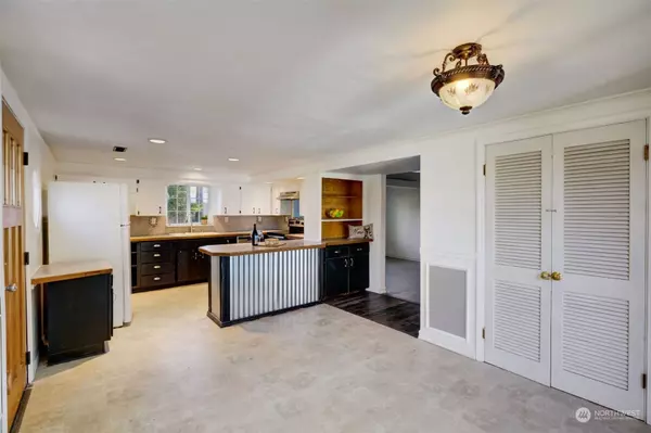 15518 110th AVE E, Puyallup, WA 98374