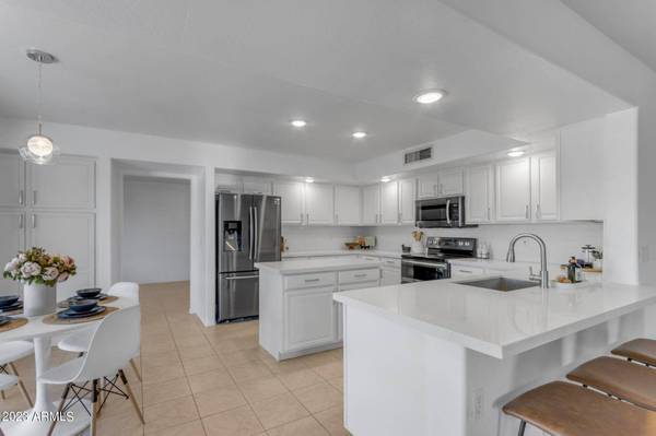 2610 E CATCLAW Street, Gilbert, AZ 85296