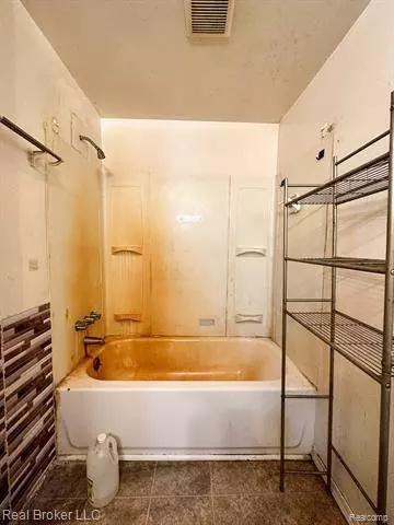 3040 SHAW Street, Burton, MI 48529