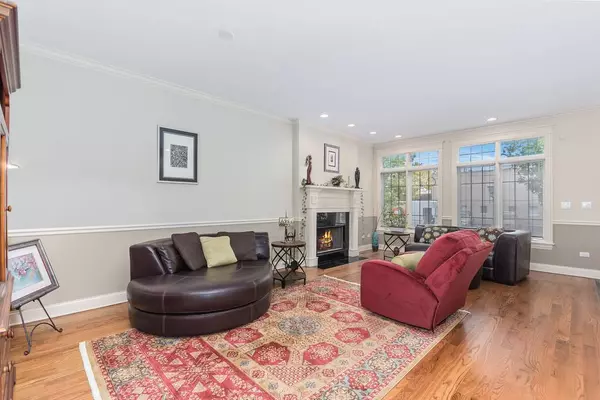 5087 N Kimberly Avenue, Chicago, IL 60630