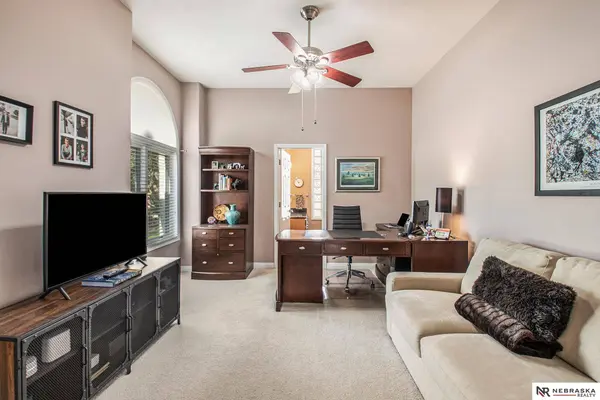 17803 Bel Air Circle, Omaha, NE 68136