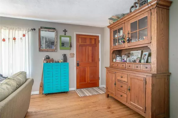 2227 TROPICAL TER, Deland, FL 32724