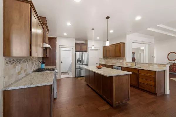 43 Crestview Ct, Eagle Point, OR 97524