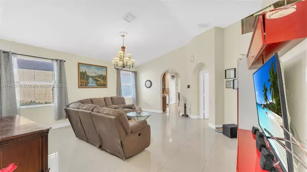 2308 NE 37th Rd, Homestead, FL 33033