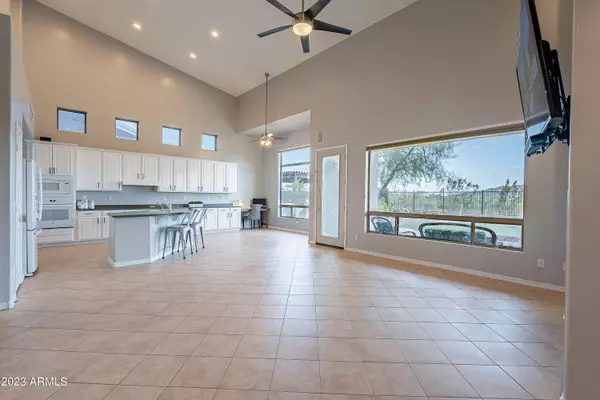 2933 W Owens Way, Anthem, AZ 85086