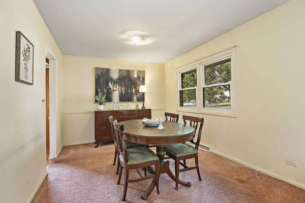 647 E Stark DR, Palatine, IL 60074