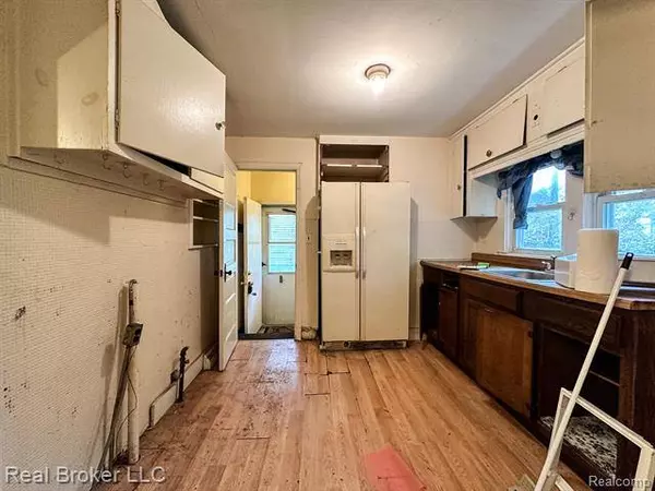 3040 SHAW Street, Burton, MI 48529