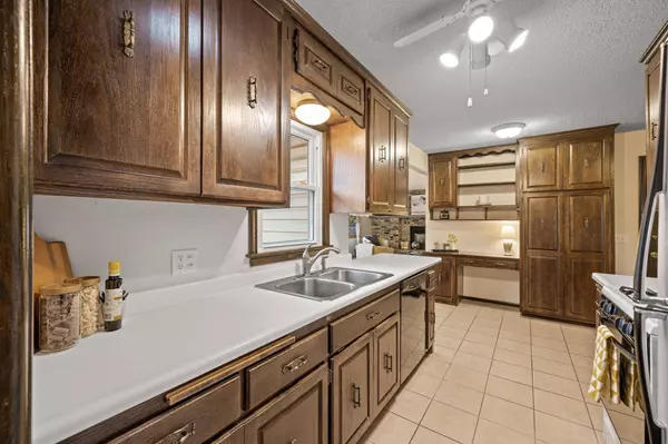 6033 Quebec AVE N, New Hope, MN 55428