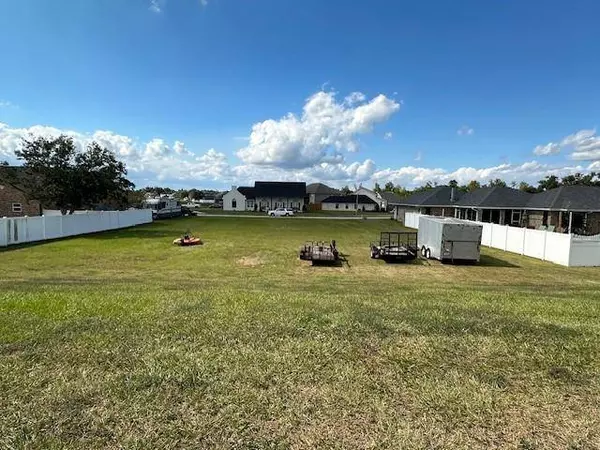 221 BEAU PL, Des Allemands, LA 70030