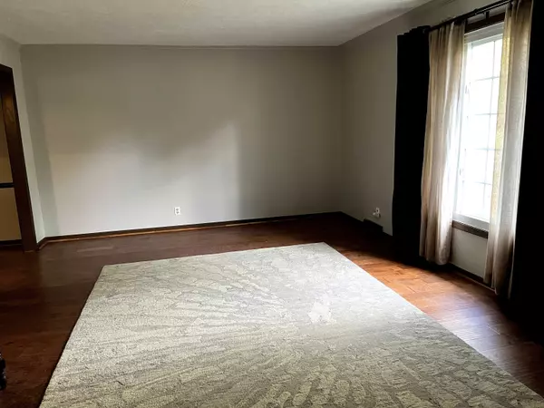 8830 Shagbark RD, Indianapolis, IN 46260