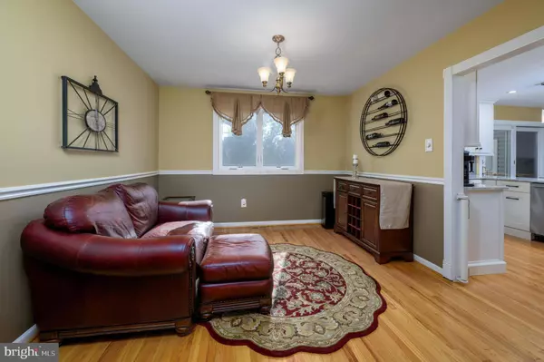 894 LAFAYETTE DR, Mount Laurel, NJ 08054