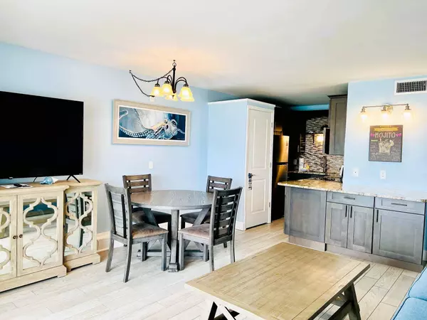 8743 Thomas Drive  #UNIT 922, Panama City Beach, FL 32408