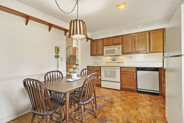 647 E Stark DR, Palatine, IL 60074