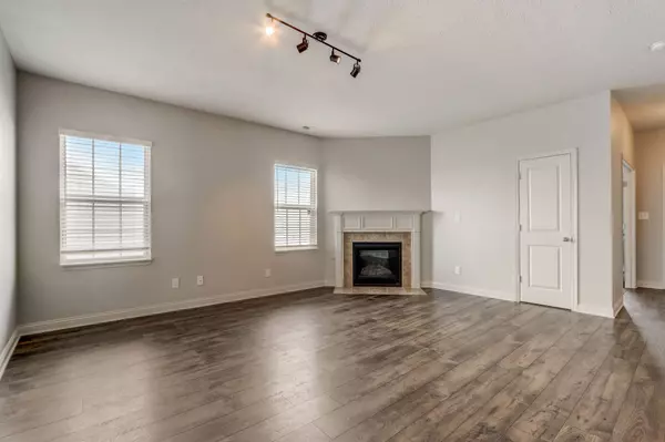 5878 Solomon Harmon WAY, Whitestown, IN 46075