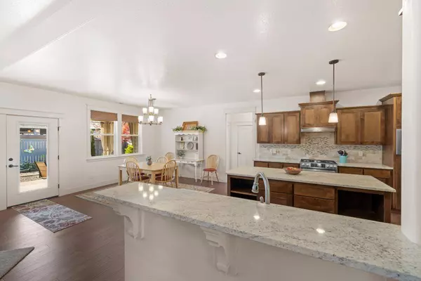 43 Crestview Ct, Eagle Point, OR 97524