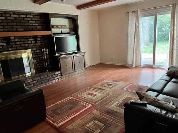 8830 Shagbark RD, Indianapolis, IN 46260