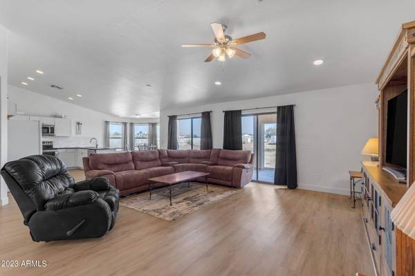 33487 N KAREN Lane, San Tan Valley, AZ 85143