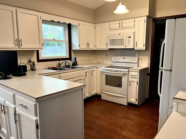 8830 Shagbark RD, Indianapolis, IN 46260