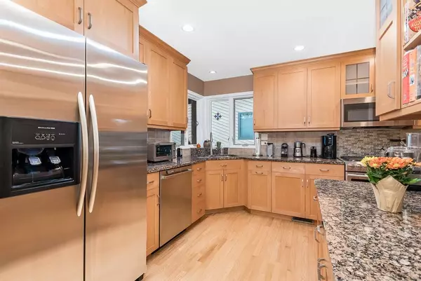 456 Lowell AVE, Glen Ellyn, IL 60137