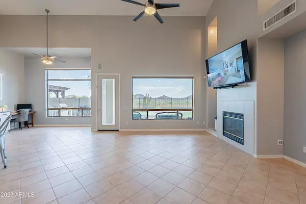 2933 W Owens Way, Anthem, AZ 85086