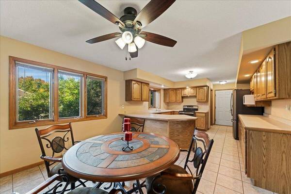 504 Amanda Ct, Holmen, WI 54636