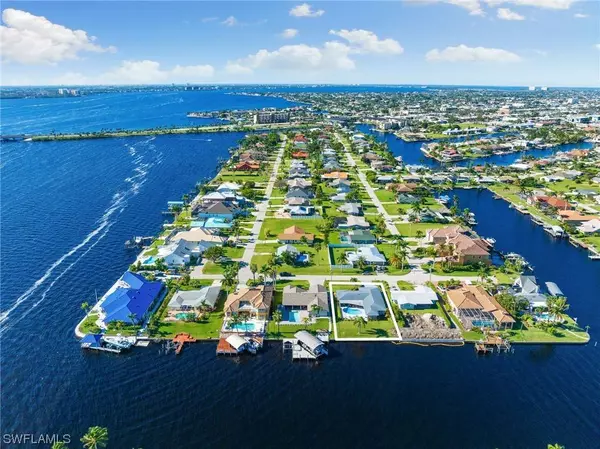 2013 SE 44th ST, Cape Coral, FL 33904
