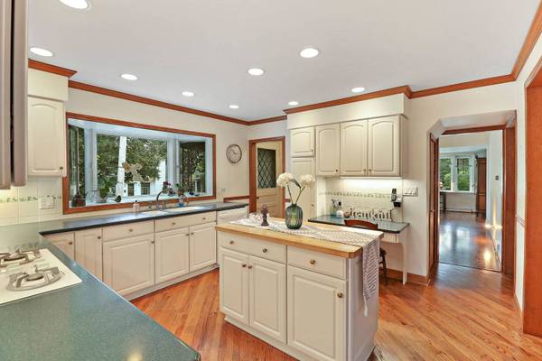 2300 THORNWOOD AVE, Wilmette, IL 60091