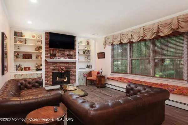 9 Holling Road, Colts Neck, NJ 07722