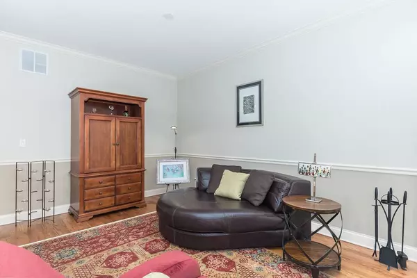 5087 N Kimberly AVE, Chicago, IL 60630