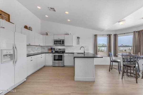 33487 N KAREN Lane, San Tan Valley, AZ 85143