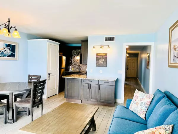 8743 Thomas Drive  #UNIT 922, Panama City Beach, FL 32408