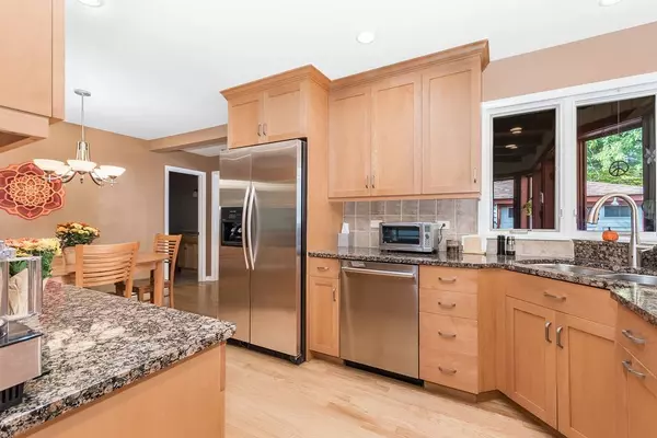 456 Lowell AVE, Glen Ellyn, IL 60137