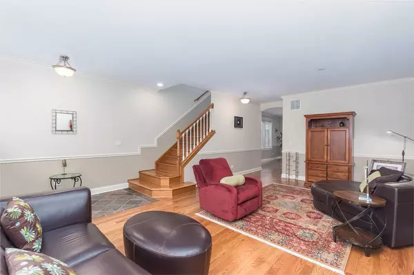 5087 N Kimberly AVE, Chicago, IL 60630