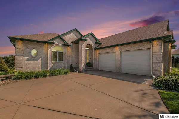 17803 Bel Air Circle, Omaha, NE 68136