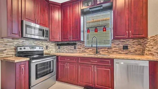 2308 NE 37th Rd, Homestead, FL 33033