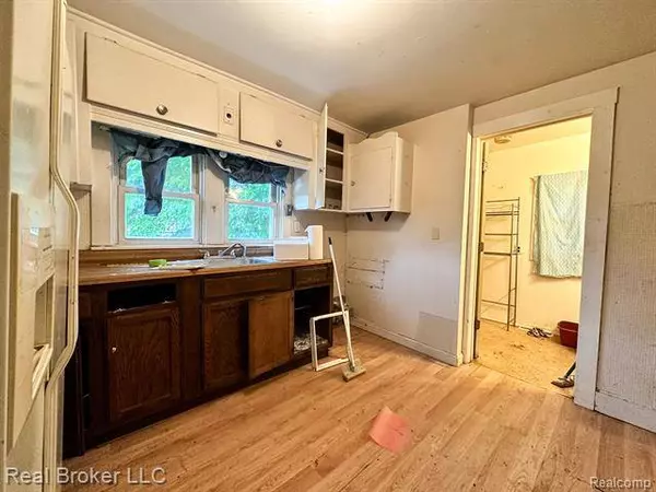 3040 SHAW Street, Burton, MI 48529