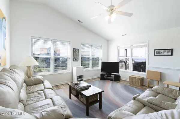 10 Maritime Dr Drive, Surf City, NC 28445
