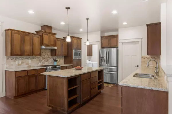 43 Crestview Ct, Eagle Point, OR 97524