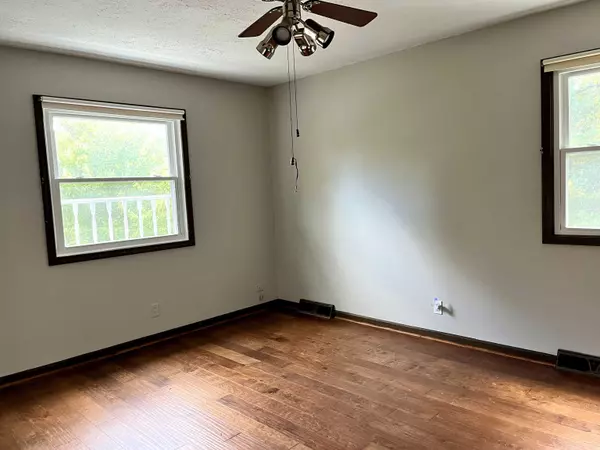 8830 Shagbark RD, Indianapolis, IN 46260