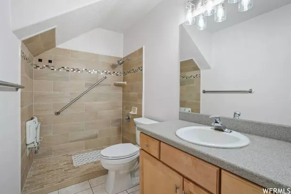 18 COURTYARD LN, Centerville, UT 84014