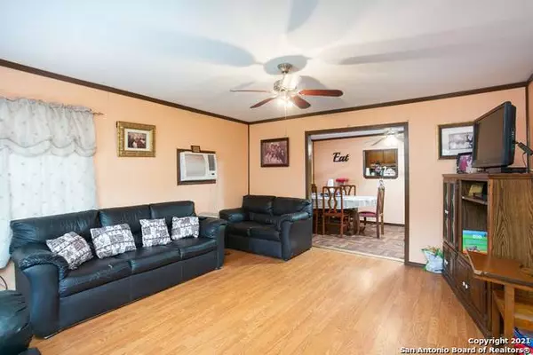 1459 Stonewall St, San Antonio, TX 78211