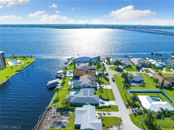 2013 SE 44th ST, Cape Coral, FL 33904