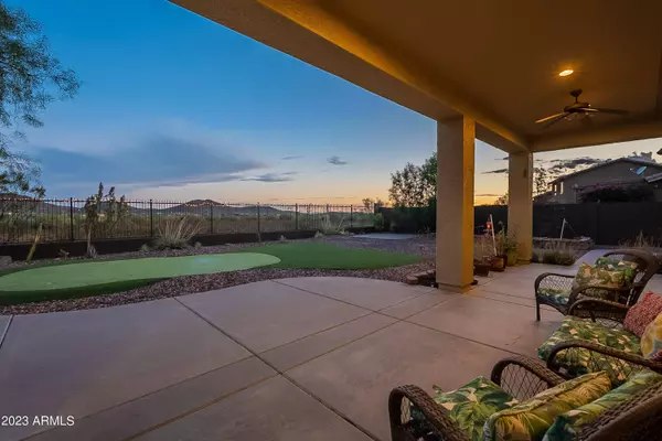 2933 W Owens Way, Anthem, AZ 85086